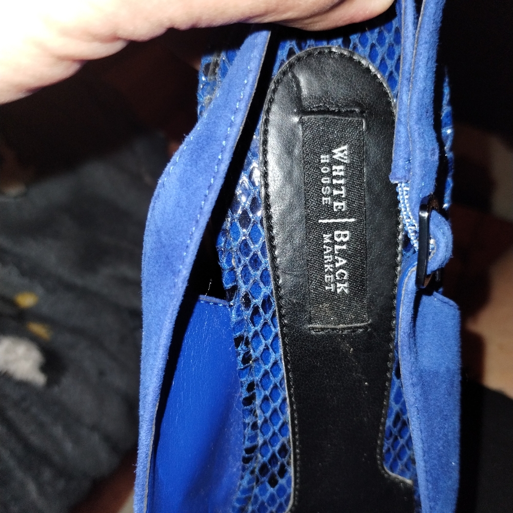 White House Black Market blue leather pumps - Picture 5 of 8